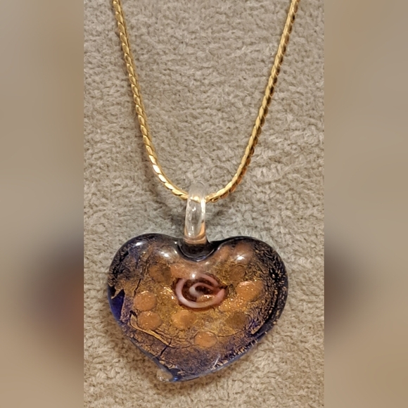 Vintage Trifari Hand Blown Glass Heart Necklace Jewelry w/ Gold Tone Chain - Picture 2 of 4